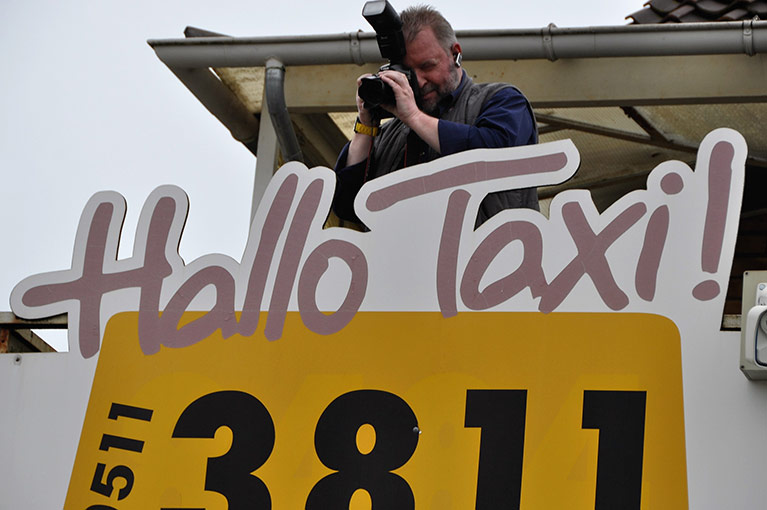 POL-H: Hannover: 2.000 Aufkleber in Taxis sollen vor Trickbetrug schützen
